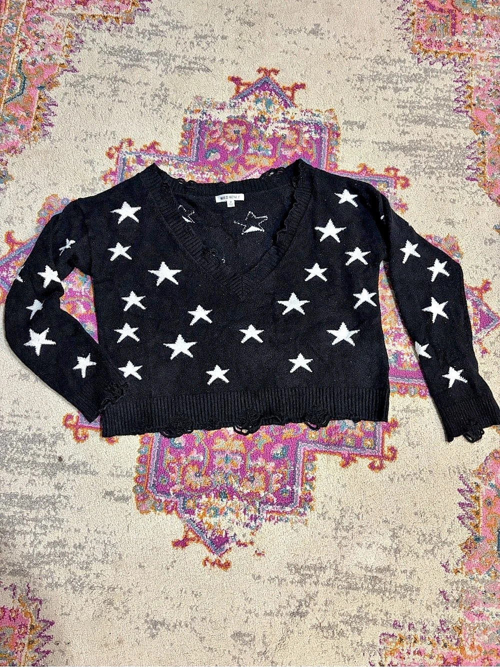 Wild Honey Distressed Star Knit Sweater V-Neck Medium